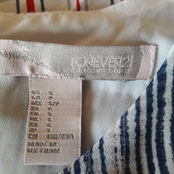 Forever  21 drees 🦋 - Picture 7 of 8